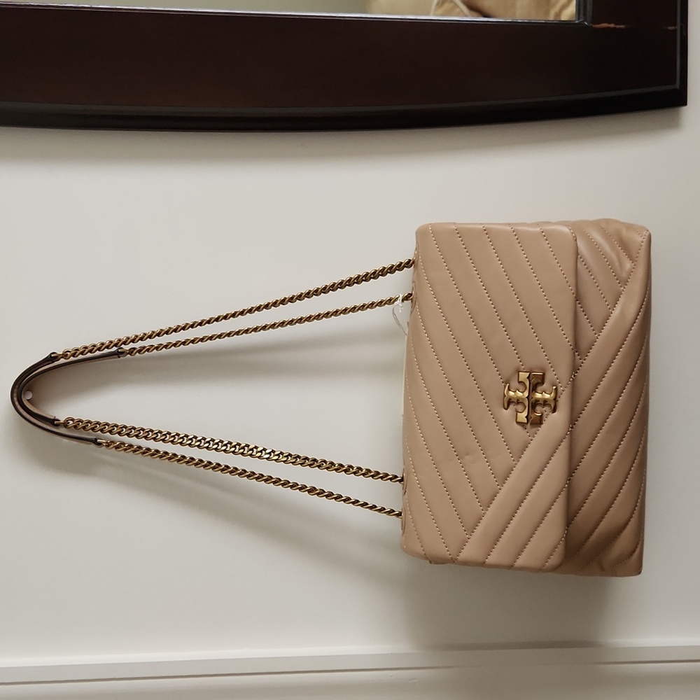 TORY BURCH KIRA CHEVRON CONVERTIBLE SHOULDER BAG COLOR DOVON SAND.